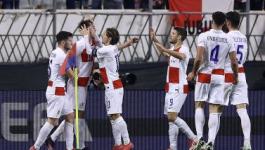 他们通过不 他们通过不